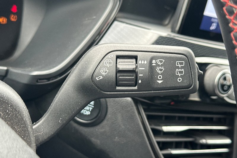 Ford Escape Vehicle Full-screen Gallery Image 40