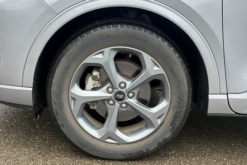 Ford Escape Vehicle Full-screen Gallery Image 46