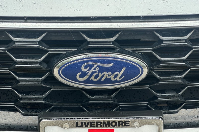 Ford Escape Vehicle Full-screen Gallery Image 48