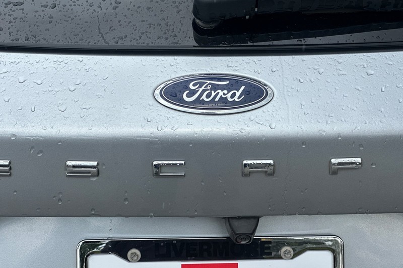 Ford Escape Vehicle Full-screen Gallery Image 50