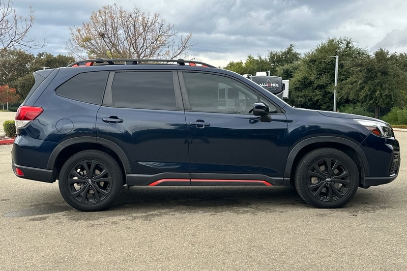 Subaru Forester Vehicle Full-screen Gallery Image 03