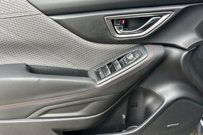 Subaru Forester Vehicle Full-screen Gallery Image 11