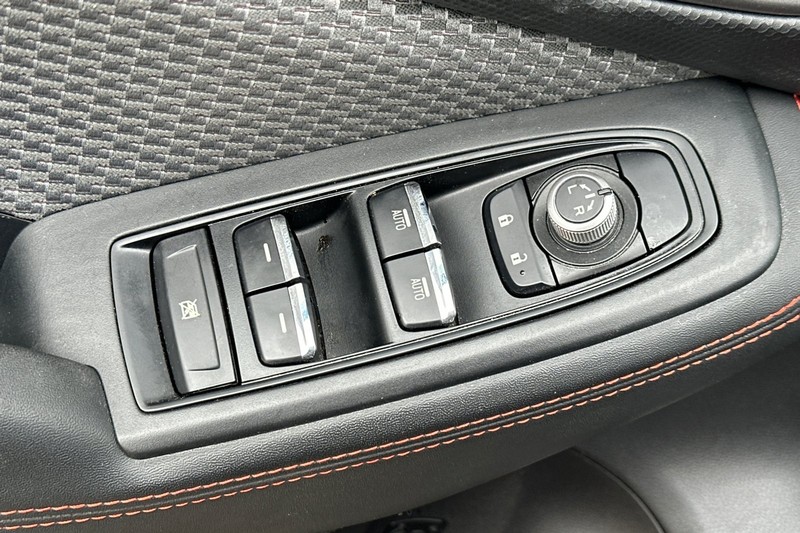 Subaru Forester Vehicle Full-screen Gallery Image 12