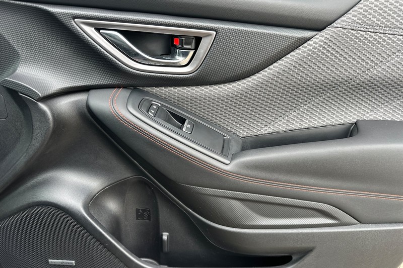 Subaru Forester Vehicle Full-screen Gallery Image 21