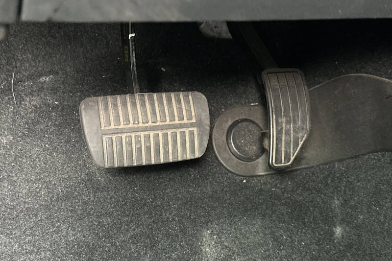 Subaru Forester Vehicle Full-screen Gallery Image 45