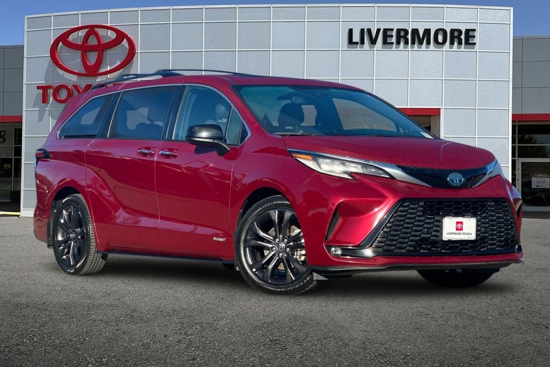 Toyota Sienna Vehicle Full-screen Gallery Image 02