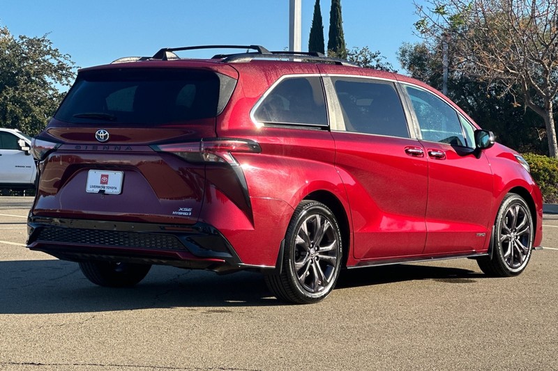 Toyota Sienna Vehicle Full-screen Gallery Image 04