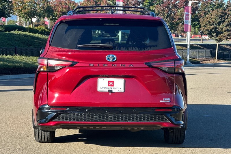 Toyota Sienna Vehicle Full-screen Gallery Image 05