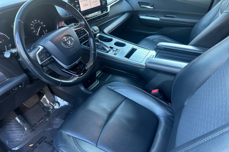 Toyota Sienna Vehicle Full-screen Gallery Image 10