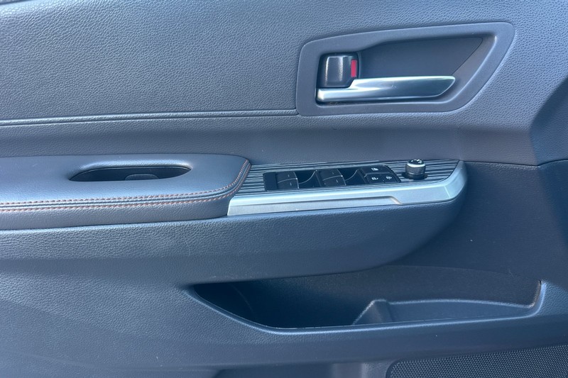 Toyota Sienna Vehicle Full-screen Gallery Image 11