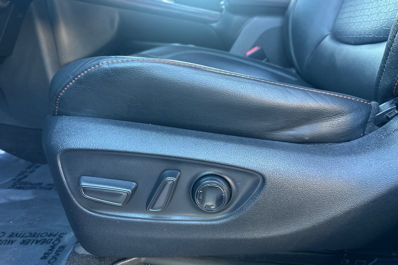 Toyota Sienna Vehicle Full-screen Gallery Image 13