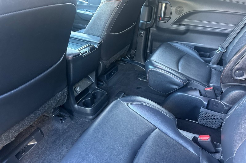 Toyota Sienna Vehicle Full-screen Gallery Image 14