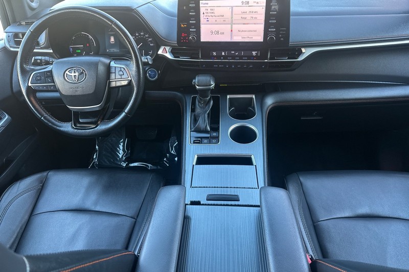 Toyota Sienna Vehicle Full-screen Gallery Image 15