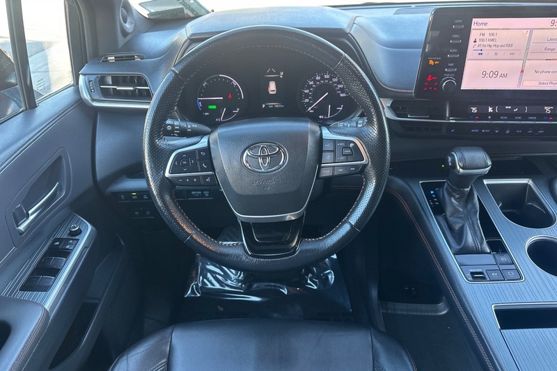 Toyota Sienna Vehicle Full-screen Gallery Image 16