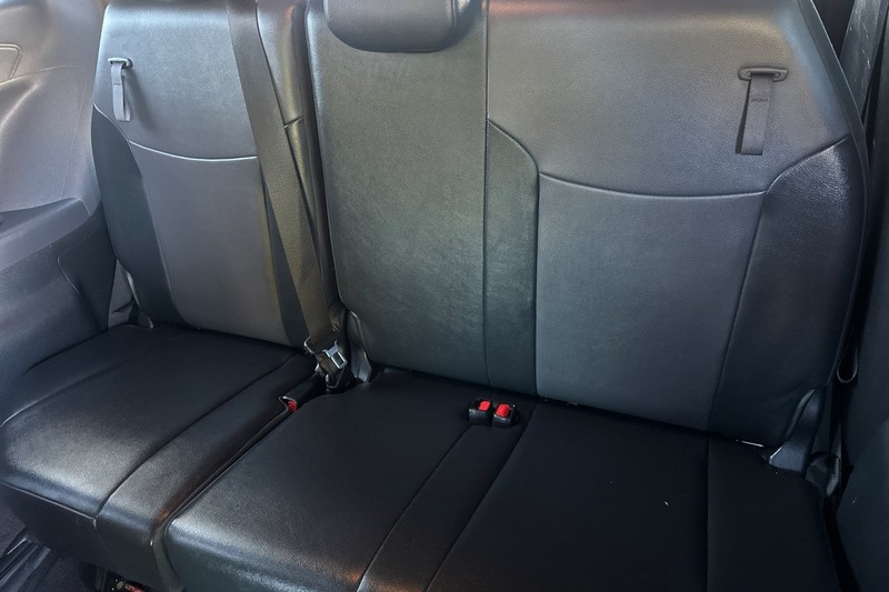 Toyota Sienna Vehicle Full-screen Gallery Image 18