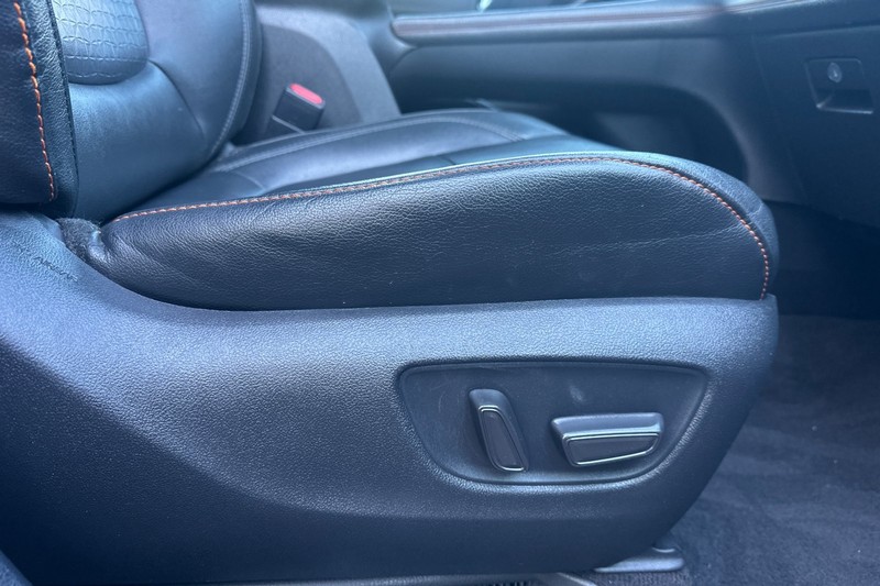 Toyota Sienna Vehicle Full-screen Gallery Image 24