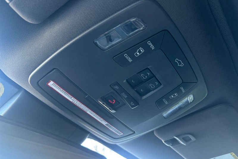 Toyota Sienna Vehicle Full-screen Gallery Image 25