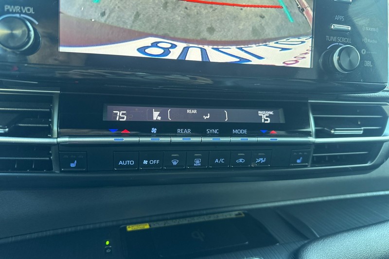 Toyota Sienna Vehicle Full-screen Gallery Image 29