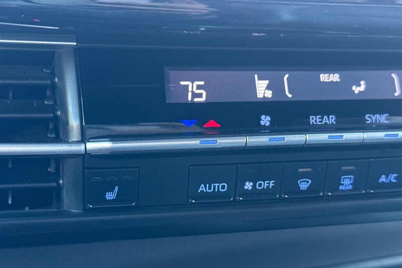 Toyota Sienna Vehicle Full-screen Gallery Image 30