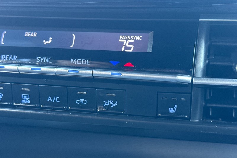 Toyota Sienna Vehicle Full-screen Gallery Image 31