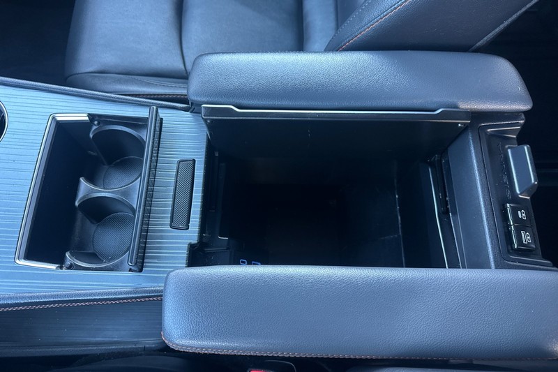 Toyota Sienna Vehicle Full-screen Gallery Image 34