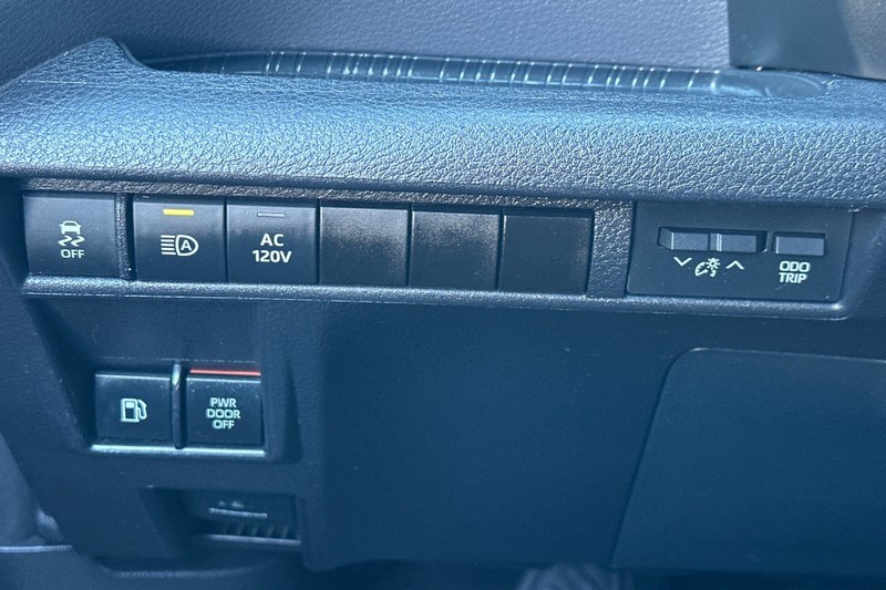 Toyota Sienna Vehicle Full-screen Gallery Image 44