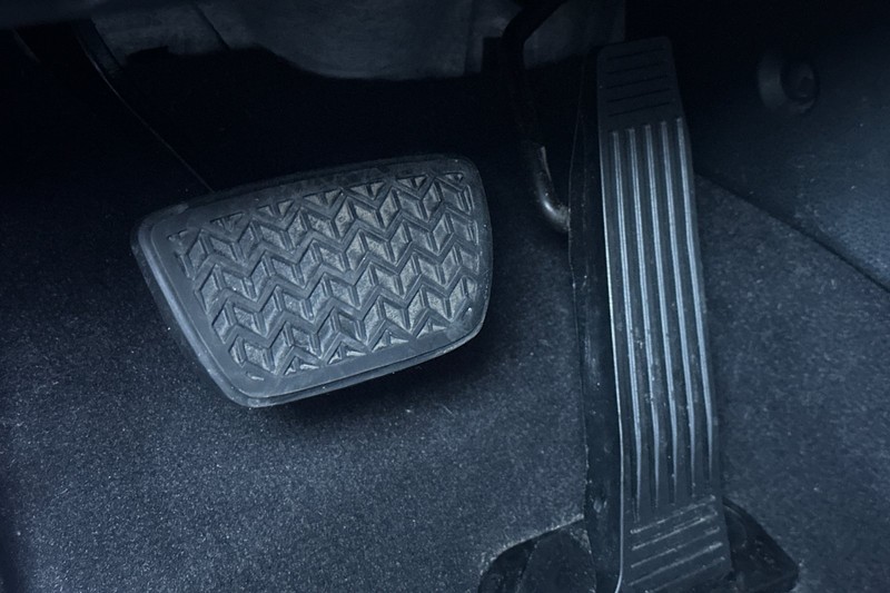 Toyota Sienna Vehicle Full-screen Gallery Image 46