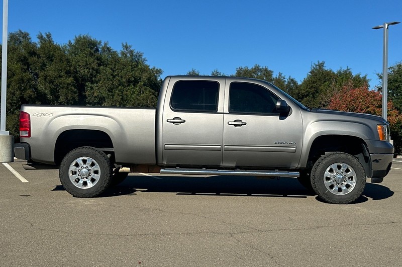 GMC Sierra 2500HD Vehicle Full-screen Gallery Image 03