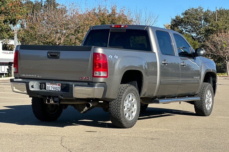 GMC Sierra 2500HD Vehicle Full-screen Gallery Image 04