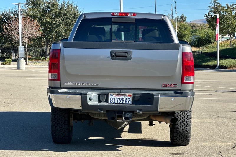 GMC Sierra 2500HD Vehicle Full-screen Gallery Image 05