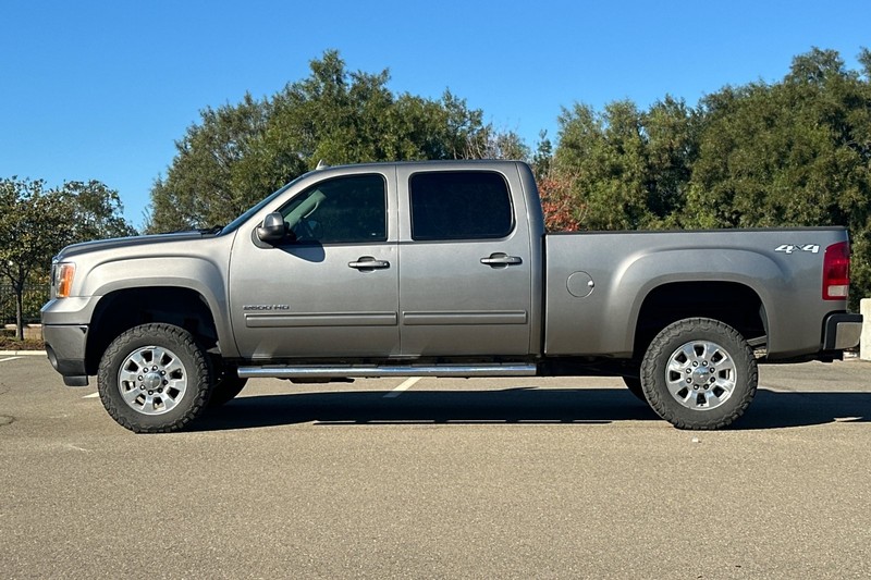 GMC Sierra 2500HD Vehicle Full-screen Gallery Image 07