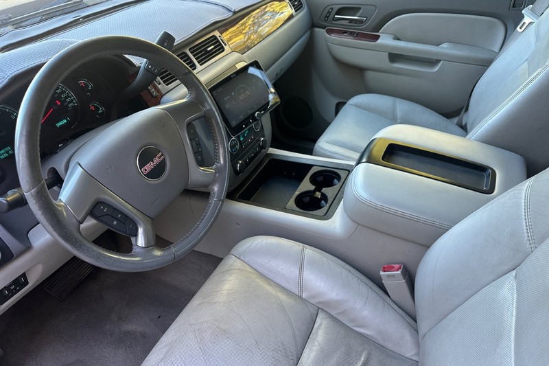 GMC Sierra 2500HD Vehicle Full-screen Gallery Image 10