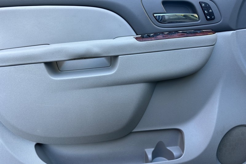 GMC Sierra 2500HD Vehicle Full-screen Gallery Image 11