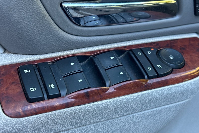 GMC Sierra 2500HD Vehicle Full-screen Gallery Image 12