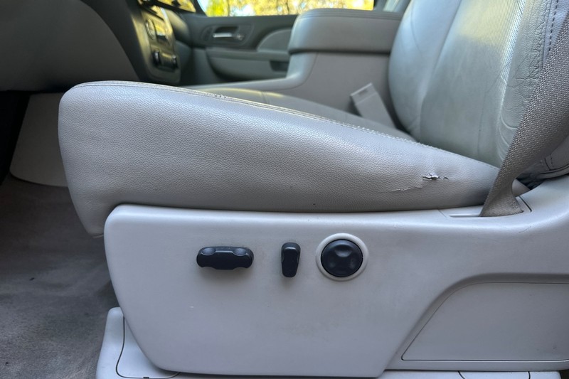 GMC Sierra 2500HD Vehicle Full-screen Gallery Image 13