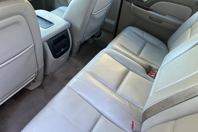 GMC Sierra 2500HD Vehicle Full-screen Gallery Image 14