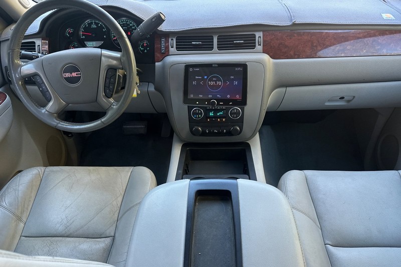 GMC Sierra 2500HD Vehicle Full-screen Gallery Image 15