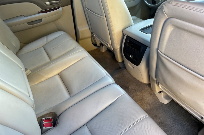 GMC Sierra 2500HD Vehicle Full-screen Gallery Image 17