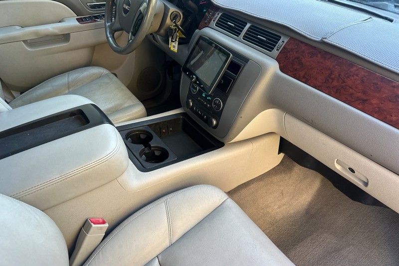 GMC Sierra 2500HD Vehicle Full-screen Gallery Image 18