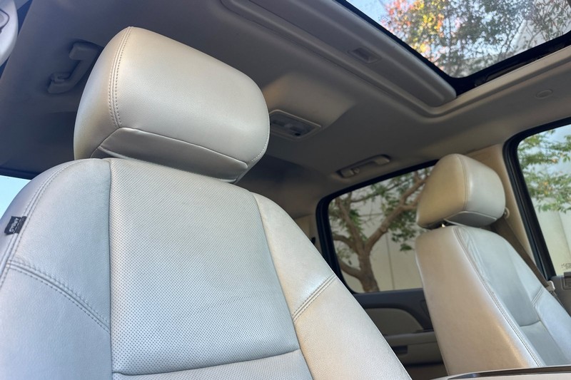 GMC Sierra 2500HD Vehicle Full-screen Gallery Image 19