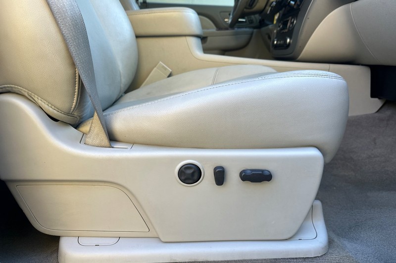 GMC Sierra 2500HD Vehicle Full-screen Gallery Image 22