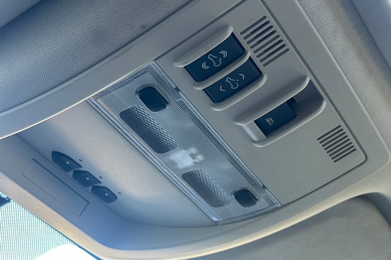 GMC Sierra 2500HD Vehicle Full-screen Gallery Image 23