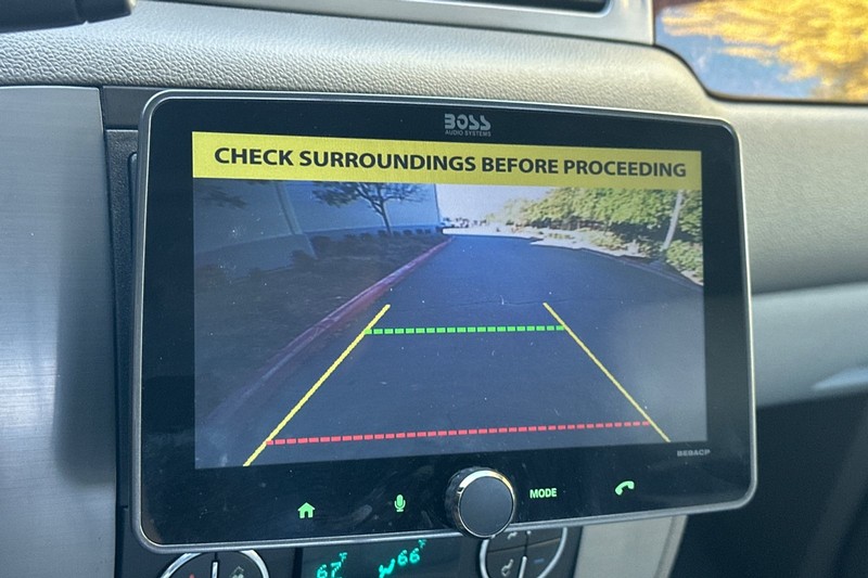 GMC Sierra 2500HD Vehicle Full-screen Gallery Image 26