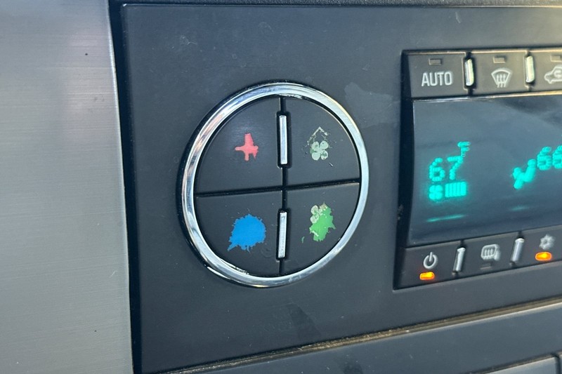 GMC Sierra 2500HD Vehicle Full-screen Gallery Image 28