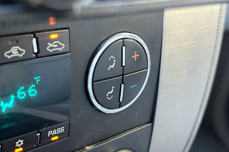 GMC Sierra 2500HD Vehicle Full-screen Gallery Image 29