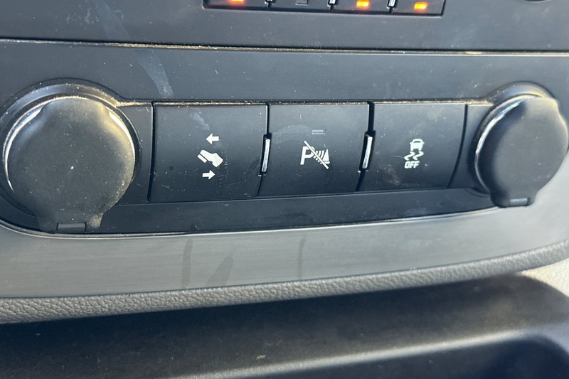 GMC Sierra 2500HD Vehicle Full-screen Gallery Image 30