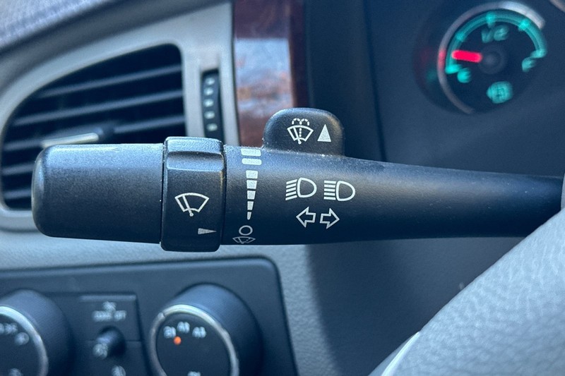 GMC Sierra 2500HD Vehicle Full-screen Gallery Image 35