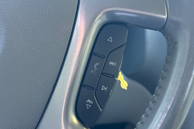 GMC Sierra 2500HD Vehicle Full-screen Gallery Image 36