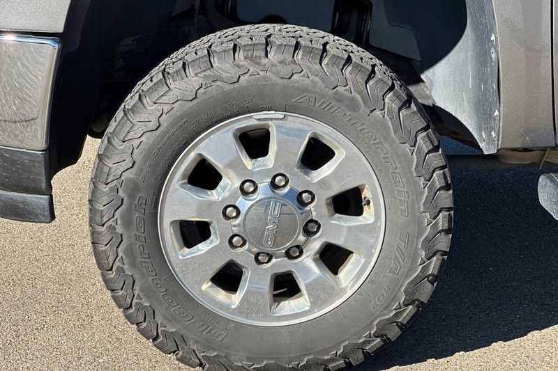 GMC Sierra 2500HD Vehicle Full-screen Gallery Image 41