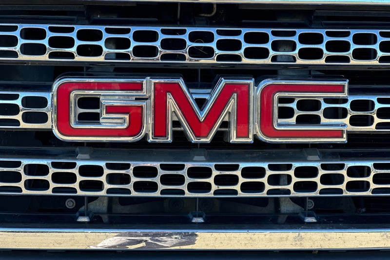 GMC Sierra 2500HD Vehicle Full-screen Gallery Image 43